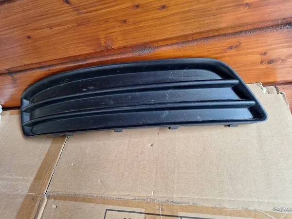 Rejilla de parachoques delantero derecha Audi A3 8P0 image 3