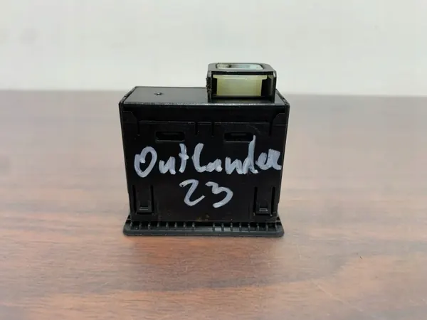 Tomada USB Mitsubishi Outlander OEM E327882 - Usado image 3