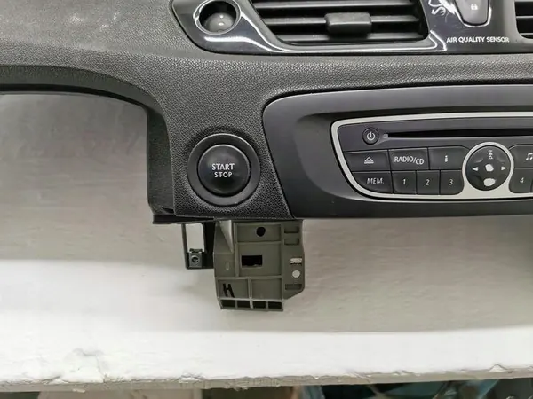 Kokonainen Mittaristo OEM DESKA ROZDZIELCZA Renault Scenic III image 9