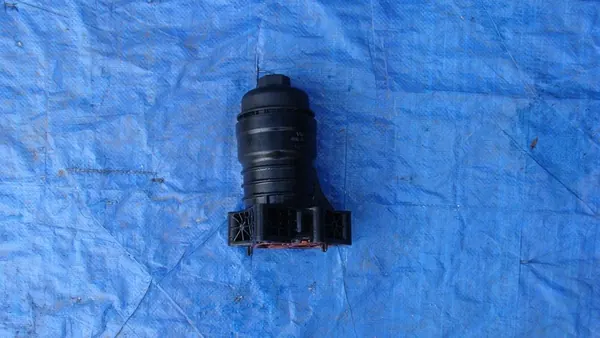 Oljefilterhus Audi A8 D5 3.0 TFSI 06M115401K image 3