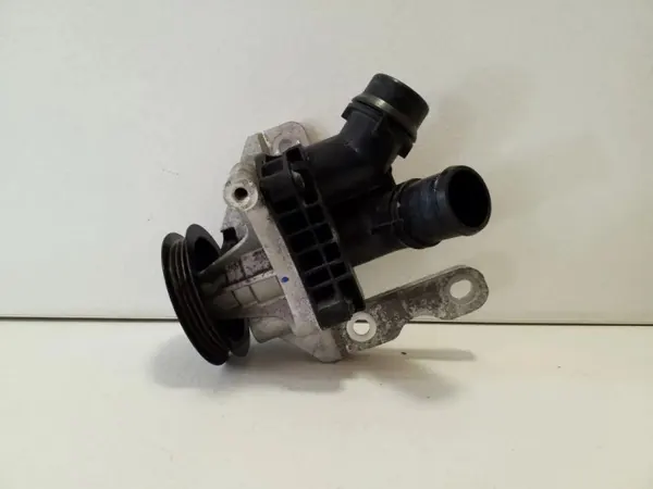 Pompe à eau Volvo XC40 OEM 31492210 - Occasion image 5