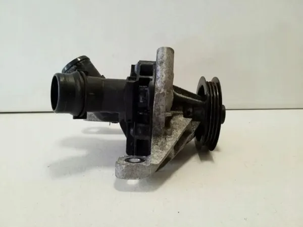 Pompe à eau Volvo XC40 OEM 31492210 - Occasion image 6