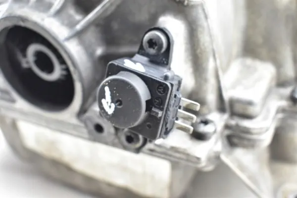 BMW OE 7537882 Ansaugkrümmer - Benzin image 4