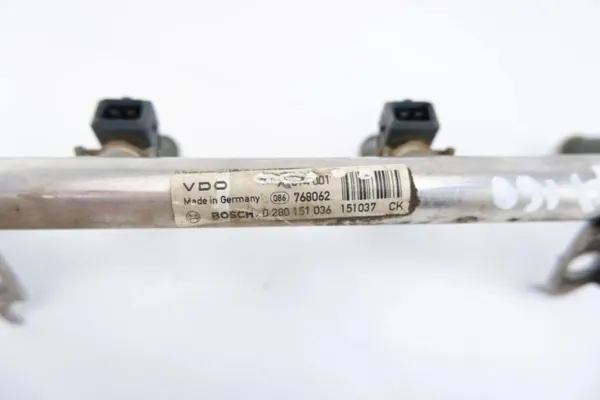 Mercedes-Benz OE 96610001 Rail de inyección usado image 3