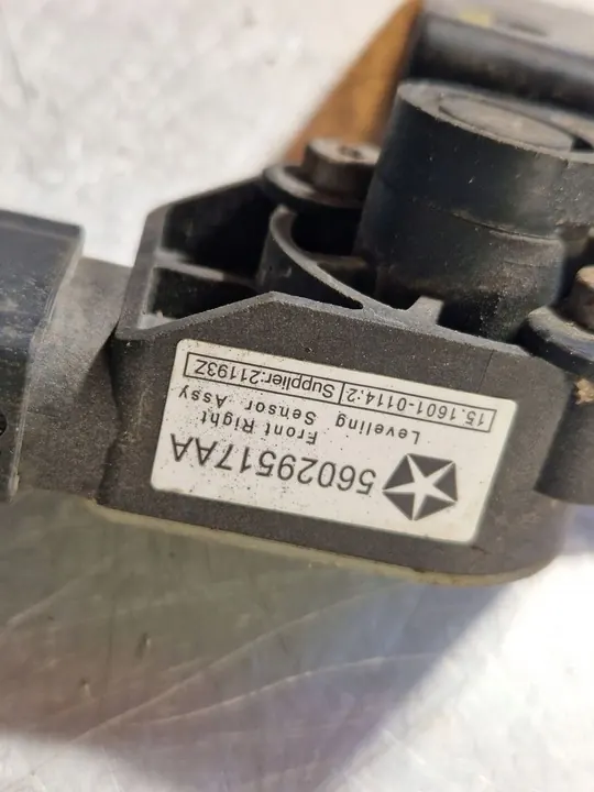 Sensor de suspensão pneumática dianteiro Jeep Grand Cherokee OEM 56029517AA image 3