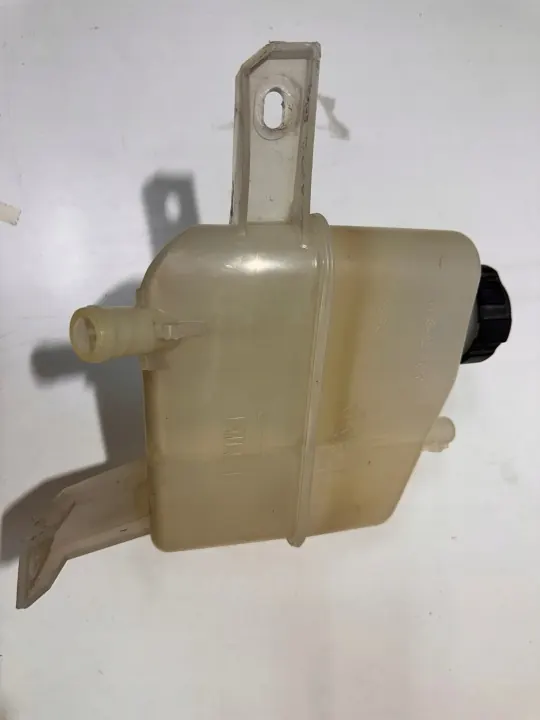 Réservoir d'égalisation de pression OEM 1118-1311010 Lada Kalina image 3