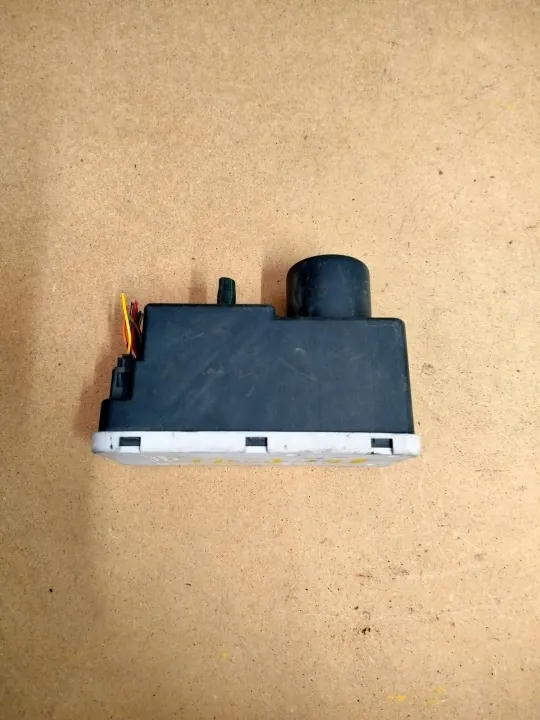 OEM ukonesera keskuslukituspumppu VW Golf III image 3