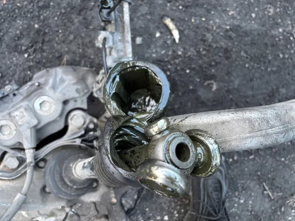 MERCEDES GLC W253 4MATIC Höger Framskruv A2533301300 image 4