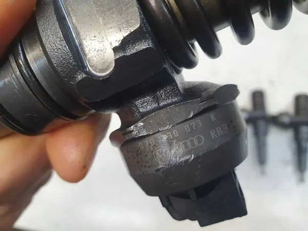 Pompe d'injection Bosch OEM 070130073R 0414720310 image 4