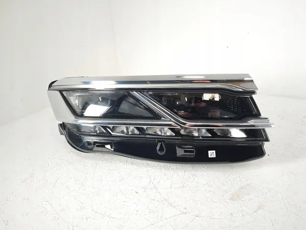 Farol direito VW Touareg III Full LED image 2