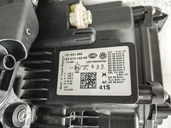 Farol direito VW Touareg III Full LED image 6