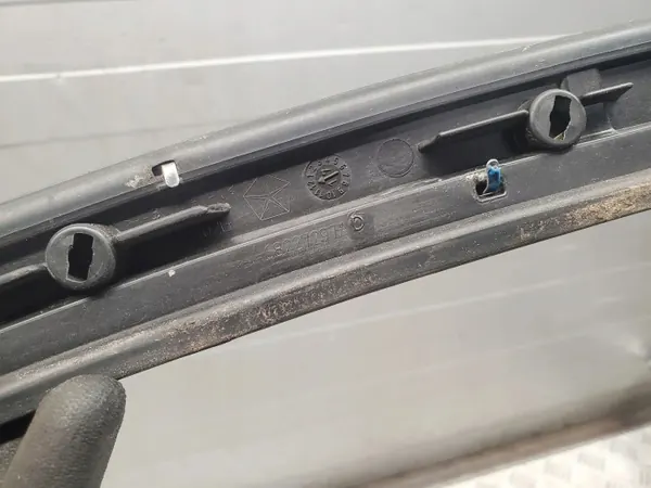 Chrysler Pacifica Taka vasen puoli OEM 68227297AD image 7