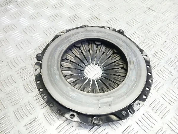 Volkswagen PASSAT B5.5 2004 Plaque de pression d'embrayage OEM 06B141117C image 3