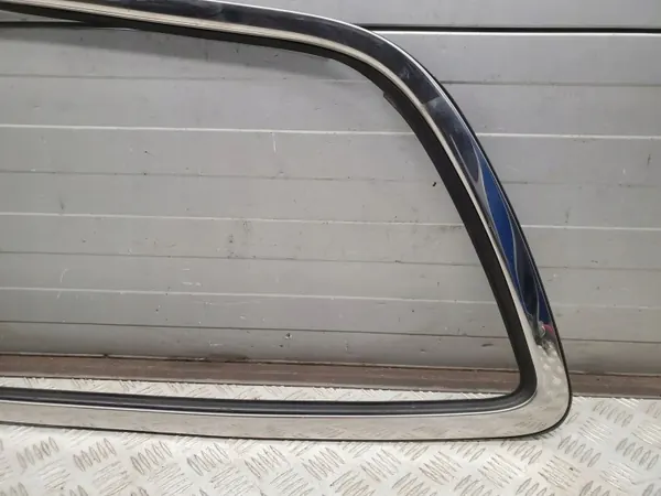 Chrysler Pacifica OEM 68227296AC Rechter achterpaneel image 5