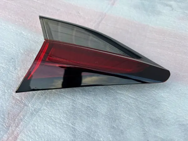 Luz trasera derecha Opel Corsa F image 4