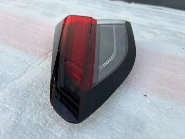 Luz trasera derecha Opel Corsa F image 6