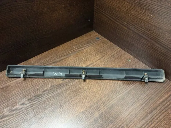 OEM 701827577 Garniture Hayon VW Transporter T4 image 4
