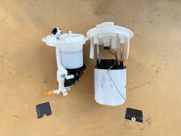 Brandstofpomp drijver Mercedes W204 X204 V6 OEM A2044700794 image 3