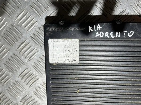 Módulo Amplificador Audio Kia Sorento II OEM 963702PAA0 image 3