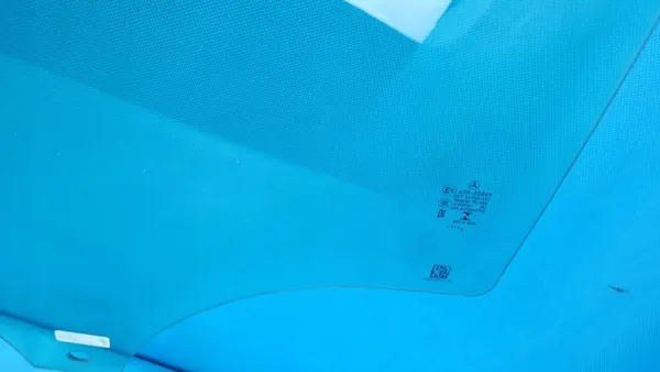 Vitre Portière Arrière Gauche Mercedes W206 OEM A2067352100 image 5