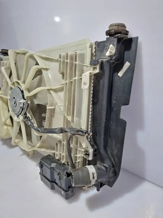 Toyota Yaris Corolla Vattenkylare Fläkt 163630H030 image 8