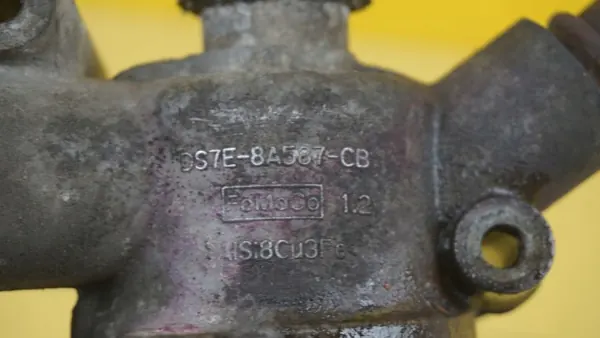 Caixa do termóstato Ford OE OEM DSME-8A587-CB image 3