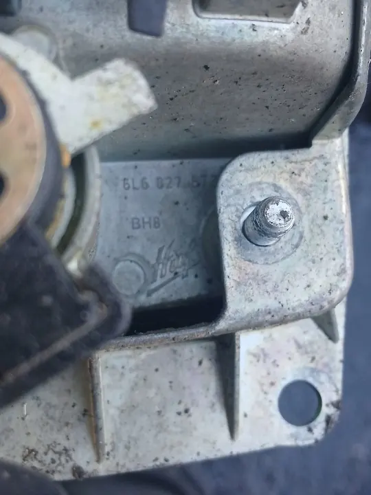 Microinterruptor de porta-malas OEM 6L6827573 Seat Ibiza 3 image 3
