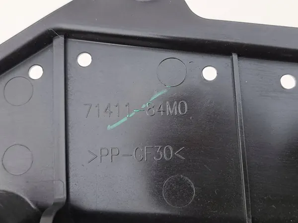 Suzuki Celerio Bumperschild OEM 71411-84M0 image 3