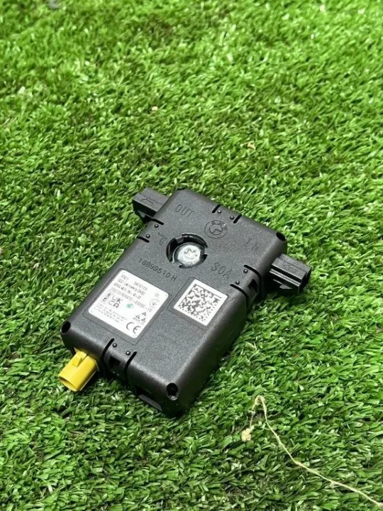 Amplificador de antena BMW OEM 92054031 - Usado image 2