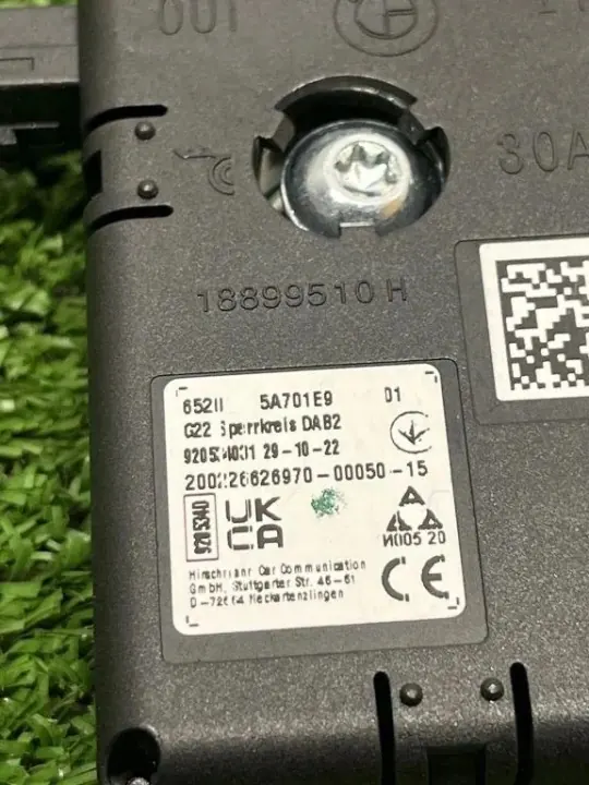 Amplificador de antena BMW OEM 92054031 - Usado image 3