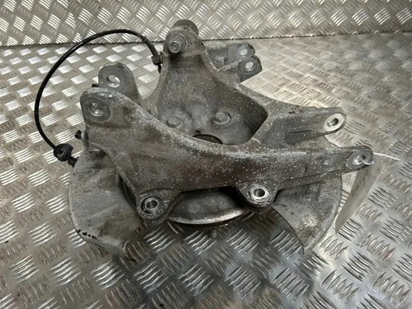 Buje de rueda trasera Tesla OEM UTO54813 - Usado image 3