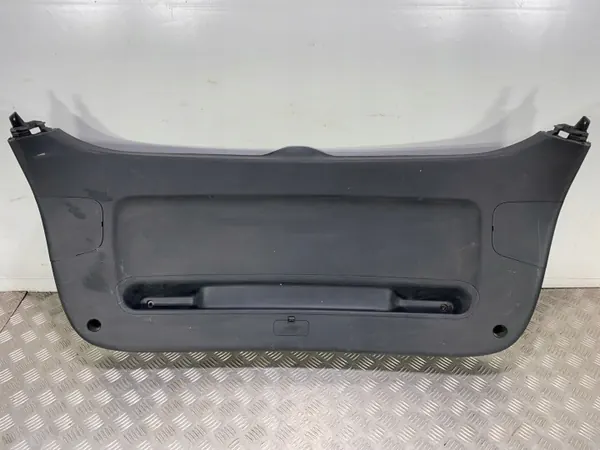 Kia Sportage tavaratilan koriste OEM 81750F1000WK image 2