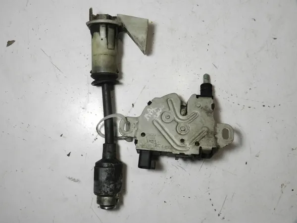 Ford Focus MK2 04-07 C-Max Motorhuv Lock Nyckel Insats 3M5116700BC image 3