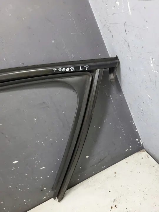 Dörrsilikon vänster fram PEUGEOT 208 OEM 9810970780 image 2