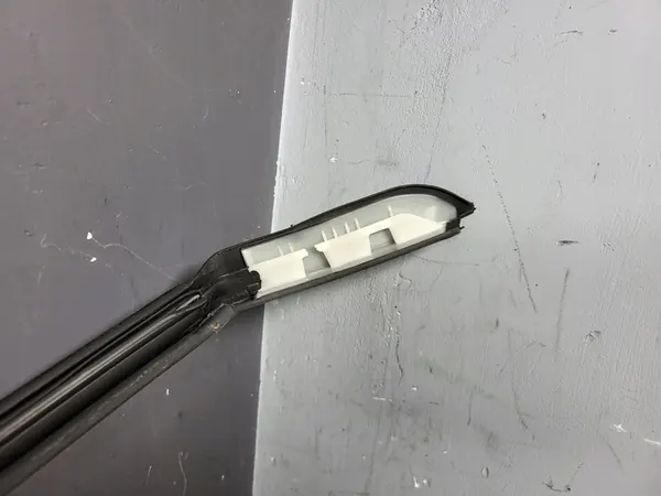 Dörrsilikon vänster fram PEUGEOT 208 OEM 9810970780 image 9