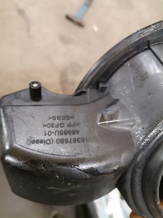 Tapa de combustible Peugeot 2008 OEM NBGFDSZXCVB - Usado image 3