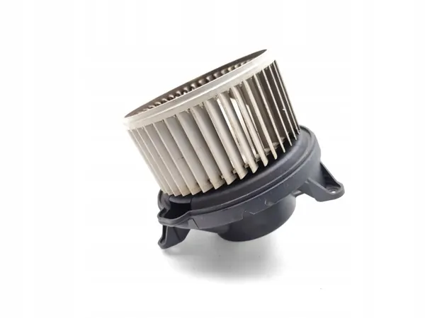 Nissan Pathfinder Puhallin OEM 5NFH-19805-AC image 6