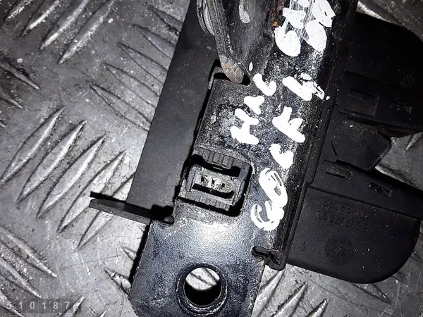 2002 VW Golf IV Block 1j6827505e image 4