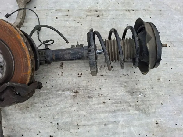 MERCEDES W203 2.7 CDI McPherson Sinistro Anteriore A2033201630 image 4