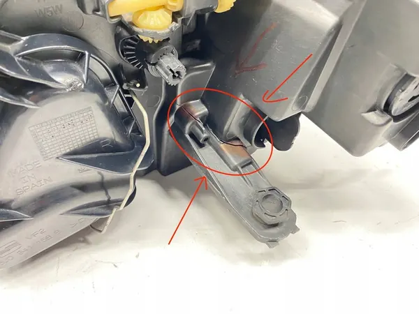 Farol dianteiro direito H4 SEAT Ibiza 4 2012-2017 image 10