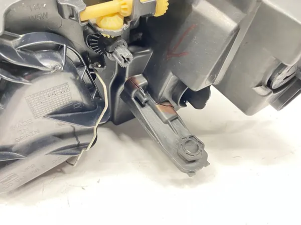 Farol dianteiro direito H4 SEAT Ibiza 4 2012-2017 image 9