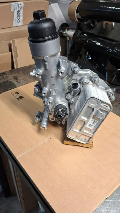 Mercedes-Benz Oljekylare Filterbas OEM A6561804700 image 2