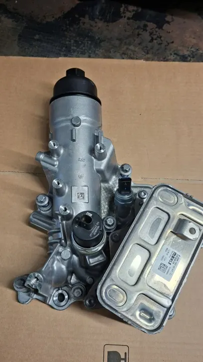 Mercedes-Benz Oljekylare Filterbas OEM A6561804700 image 4