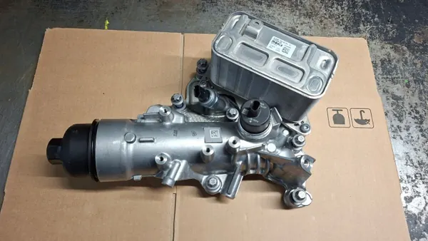 Mercedes-Benz Oljekylare Filterbas OEM A6561804700 image 6