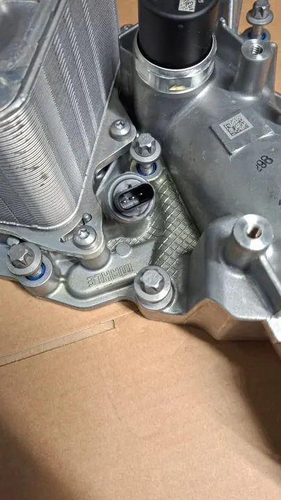 Mercedes-Benz Oljekylare Filterbas OEM A6561804700 image 8