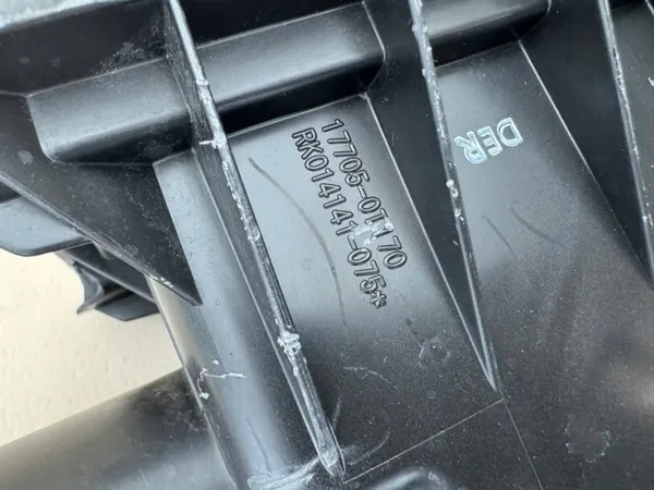 Toyota Luftfilterhus OEM 17705-0T170 - Begagnad image 7