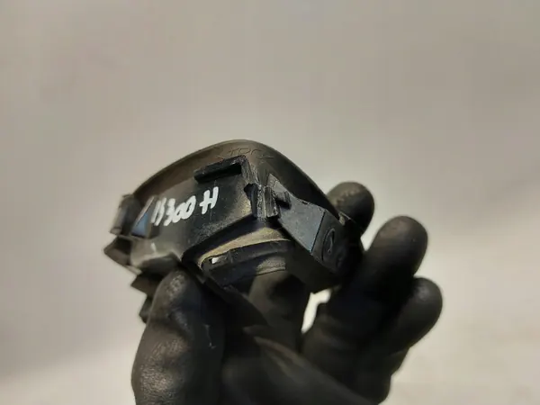 Lexus IS300H vänster vindrutslist OEM 75552-53040 image 5