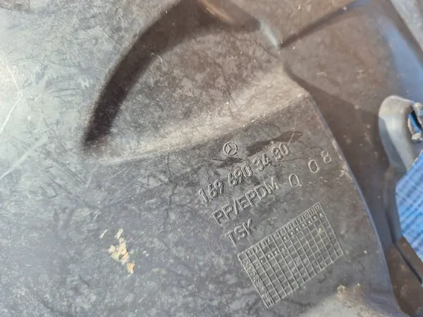 MERCEDES A-KLASA W169 04- Etu Oikea Lokasuoja A1686903430 image 4