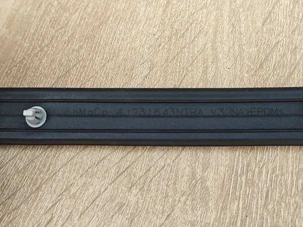 Windschutzscheibendichtung OEM 4J231843TRA für VW Amarok II image 5
