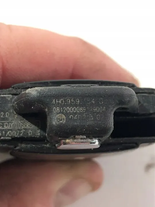 Audi A8 S8 D4 ontstekingssleutel OEM 4H0959754G image 4